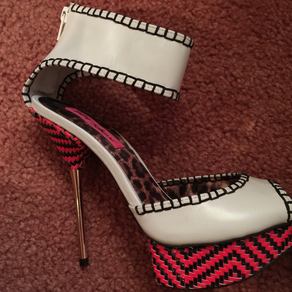 Betsey Johnson 🎉5xHP🎉 High Heel Shoes - Picture 2 of 6